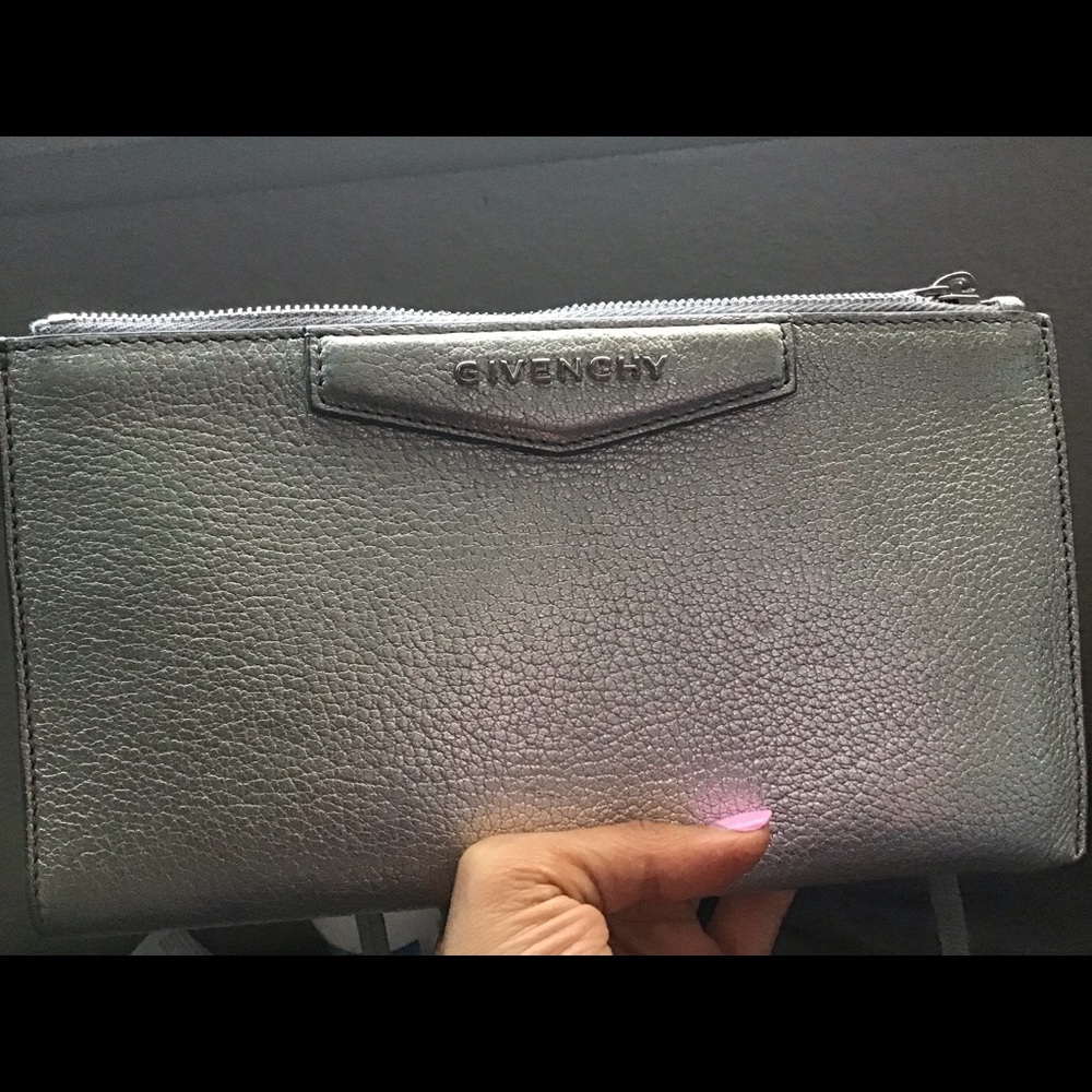 Givenchy Antigona pouch- metallic silver